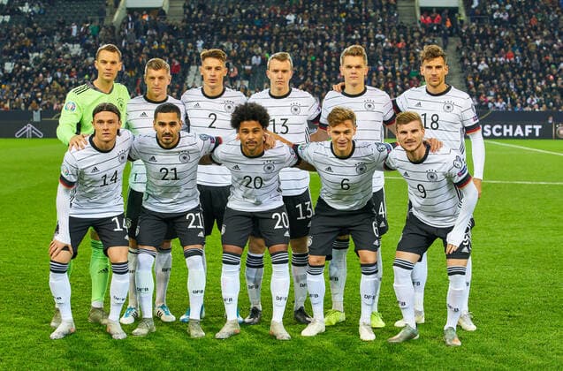 EURO QUALI 2020, Germany-Belarus, Mönchengladbach Nov 16, 2019. team photo: Manuel NEUER, DFB 1 goalkeeper, Toni KROOS, DFB 8 Robin KOCH, DFB 2 Lukas KLOSTERMANN, DFB 13 Matthias GINTER, DFB 4 Leon GORETZKA, DFB 18 Nico SCHULZ, DFB 14 Ilkay GÜNDOGAN, DFB 21, Serge GNABRY, DFB 20 Joshua KIMMICH, DFB 6 Timo WERNER, DFB 9 GERMANY - BELARUS 4-0 Important: DFB regulations prohibit any use of photographs as image sequences and or quasi-video. Qualification for European Championships, EM Quali, 2020 Season 2019 2020, November 16, 2019 in Mönchengladbach, Germany.