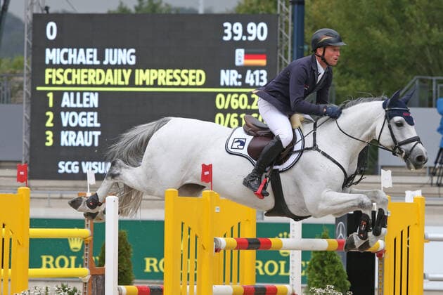 Bilder des Jahres 2020, Sport 09 September Sport Themen der Woche KW36 Sport Bilder des Tages 3. Platz: Michael Jung (GER) mit seinem Pferd Fischerdaily Impressed , S2: Medium Tour, CSI3*: Fehler und Zeit , 1,45m , Aachen International Jumping, Reitturnier Aachener Soers, CHIO Gelände, Springturnier im Deutsche Bank Stadion in der Aachener Soers, 04.-06.09.2020, -