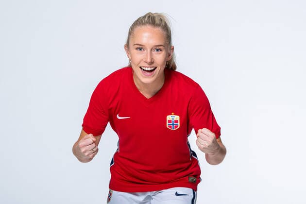 201022 Thea Bjelde of the Norwegian women?s national football team poses for a portrait on October 22, 2020 in Oslo. Photo: Vegard Wivestad Grott BILDBYRAN kod VG VG0061 bbeng fotball fotboll football norge norway a kvinner portrett porträtt portraits dam Copyright: VEGARDxWIVESTADxGRoTT BB201022VG012