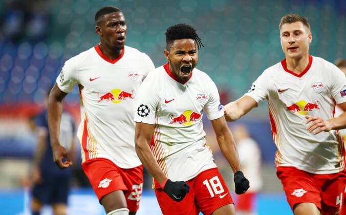 Bilder des Jahres 2020, Sport 11 November Sport Themen der Woche KW45 Sport Bilder des Tages RB Leipzig - Paris SG 04.11.2020 Leipzig, 04.11.2020, Red Bull Arena, Champions League, Gruppe H, 3.Spieltag , RB Leipzig vs. FC Paris Saint-Germain , Im Bild: Tor für RB Leipzig. Christopher Nkunku (18, RB Leipzig) trifft zum 1:1 Ausgleich und bejubelt seinen Treffer mit Nordi Mukiele (22, RB Leipzig) und Willi Orban (4, RB Leipzig). ,