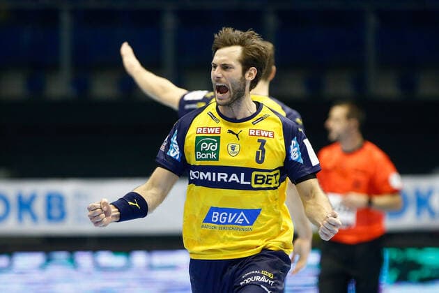 Bilder des Jahres 2020, Sport 11 November Sport Themen der Woche KW46 Sport Bilder des Tages 11.11.2020, xtgx, Handball Liqui Moly HBL, SC Magdeburg - Rhein Neckar Loewen emspor, v.l. Uwe Gensheimer (Rhein Neckar Loewen, 3) Jubel, Torjubel, jubelt ueber das Tor, celebrate the goal, celebration GETEC Arena