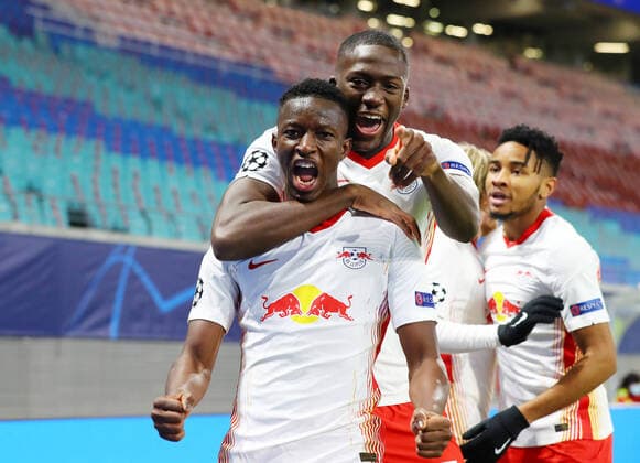 Bilder des Jahres 2020, Sport 12 Dezember Sport Themen der Woche KW50 Sport Bilder des Tages RB Leipzig - Manchester Utd 08.12.2020 Leipzig, 08.12.2020, Red Bull Arena, Champions League, Gruppe H, 6.Spieltag , RB Leipzig vs. Manchester United, ManU , Im Bild: Tor für RB Leipzig. Amadou Haidara (8, RB Leipzig) trifft zum 2:0 und jubelt mit Christopher Nkunku (18, RB Leipzig). ,