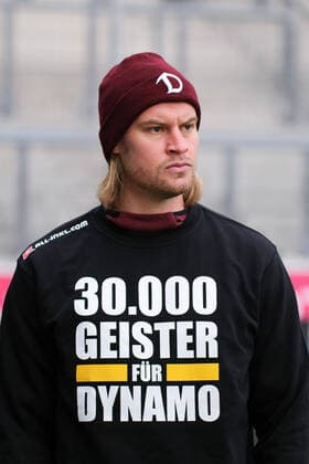 Bilder des Jahres 2020, Sport 12 Dezember Sport Themen der Woche KW50 Hallescher FC - SG Dynamo Dresden, Fussball, 3. Liga, 2020 2021, 15. Spieltag, 12.12.2020, Sebastian Mai (Dresden, 26) im Interview vor dem Spiel. DFL REGULATIONS PROHIBIT ANY USE OF PHOTOGRAPHS AS IMAGE SEQUENCES AND OR QUASI-VIDEO, Hallescher FC - SG Dynamo Dresden, 3. Liga, 2020 2021, 15. Spieltag, 12.12.2020, Halle