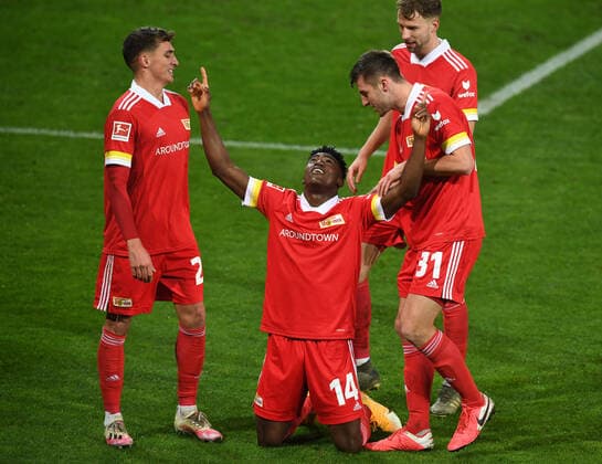 Bilder des Jahres 2020, Sport 12 Dezember Sport Bilder des Tages Fussball, Herren, Saison 2020 2021, 1. Bundesliga (13. Spieltag), 1. FC Union Berlin - Borussia Dortmund, v. l. Grischa Prömel (1. FC Union Berlin), Taiwo Awoniyi (1. FC Union Berlin), Robin Knoche (1. FC Union Berlin), Marvin Friedrich (1. FC Union Berlin), Jubel nach Tor zum 1:0, 18.12. 2020, Copyright: xMatthiasxKochx