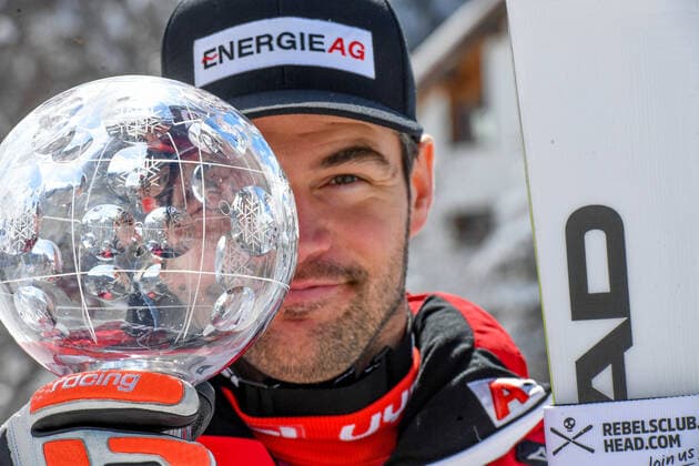Bilder des Jahres 2021, Sport 03 März Sport Themen der Woche KW11 Sport Bilder des Tages 18.03.2021, Lenzerheide, SUI, FIS Weltcup Ski Alpin, SuperG, Herren, Siegerehrung, Weltcupwertung, im Bild Sieger Super G Weltcup der Herren Vincent Kriechmayr ( AUT) Winner men s Super G world cup Vincent Kriechmayr of Austria during the winner ceremony for the men s Super-G Worldcup rating of FIS Ski Alpine World Cup finals in Lenzerheide, Switzerland on 2021 03 18.
