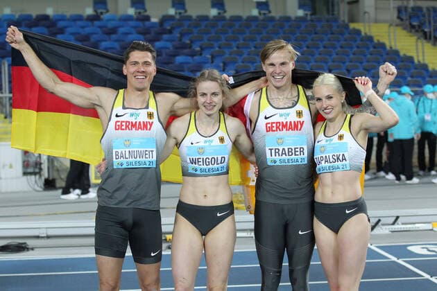 Bilder des Jahres 2021, Sport 05 Mai Sport Themen der Woche KW17 World athletics relays Silesia 2021, Chorzow, Schlesien, Polen 01-02.05.2021, mixed Hürden-shuttle-Staffel, Erik Balnuweit, Anne Weigold,Gregor Traber, Monika Zapalska, Deutschland ,