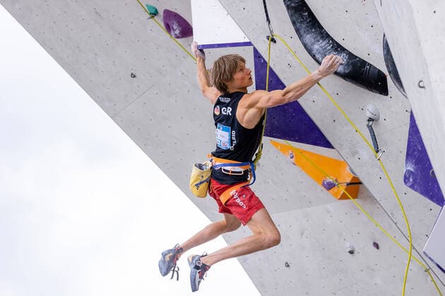 Bilder des Jahres 2021, Sport 06 Juni Sport Themen der Woche KW25 Sport Bilder des Tages 25.06.2021, Kletterzentrum, Innsbruck, AUT, IFSC, Austria Climbing Open 2021, Herren, Vorstieg, Halbfinale, im Bild Alexander Megos (GER) Alexander Megos of Germany during the semifinal of men Lead competition of the Austria Climbing Open 2021 at the Kletterzentrum in Innsbruck, Austria on 2021 06 25.