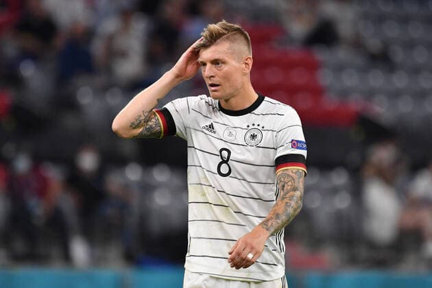 Toni KROOS (GER), Enttaeuschung,Frust,enttaeuscht, frustriert,niedergeschlagen, Aktion,Einzelbild,angeschnittenes Einzelmotiv,Halbfigur,halbe Figur, Gruppenphase,Vorrunde Gruppe F, Spiel M12, Frankreich (F) - Deutschland (GER) 1-0 am 15.06.2021 in Muenchen Fussball Arena (Alliianz Arena). Fussball EM 2020 vom 11.06.2021-11.07.2021. Â