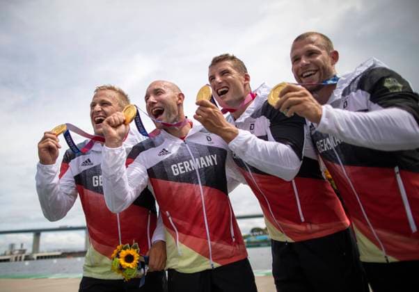 Bilder des Jahres 2021, Sport 08. August Sport Themen der Woche KW31 Sport Bilder des Tages Tokyo Tokio, 07.08.2021, Japan, Olympic Games, Olympische Spiele, Olympia, OS Das deutsche Quartett mit Max Rendschmidt, Ronald Rauhe, Tom Liebscher und Max Lemke hold Gold über die 500m im K4 Kanu Men s Kayak Four 500m, Männer Finale, Olympische Spiele, 2020 2021 Foto: Moritz Müller Only for Editorial use