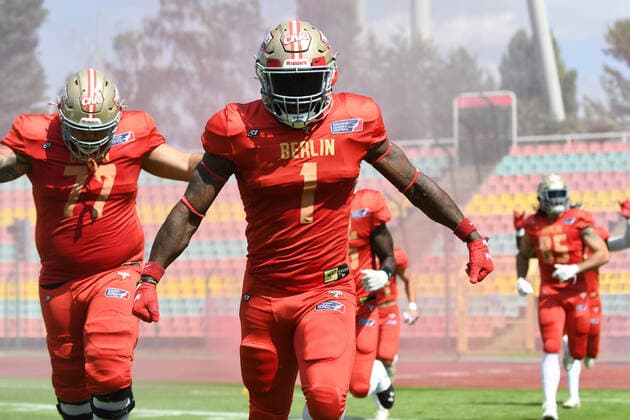 Bilder des Jahres 2021, Sport 08. August Sport Themen der Woche KW32 Sport Bilder des Tages Joc Crawford ( 1, Runningback, Berlin Thunder), Berlin Thunder vs. Hamburg Sea Devils, European League of Football, Saison 2021, Week 9, 14.08.2021, Berlin Thunder vs. Hamburg Sea Devils, European League of Football, Saison 2021, Week 9, 14.08.2021 Berlin Copyright: xEibnerxPressefotox EP_FSU