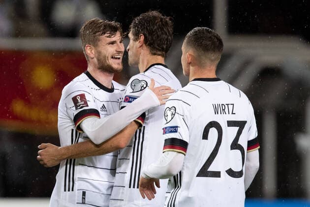 Bilder des Jahres 2021, Sport 10 Oktober Sport Themen der Woche KW41 Timo Werner (Deutschland 9), Thomas Mueller (Deutschland 13), Florian Wirtz (Deutschland 23) jubeln ueber das Tor, MKD, Nordmazedonien vs. Deutschland, 11.10.2021, WM-Quali Europa, Gruppe J, Spielzeit 2021 2022 DFB REGULATIONS PROHIBIT ANY USE OF PHOTOGRAPHS AS IMAGE SEQUENCES AND OR QUASI-VIDEO MKD, Nordmazedonien vs. Deutschland, 11.10.2021, WM-Quali Europa, Gruppe J, Spielzeit 2021 2022 Skopje Copyright: xEIBNER NikolaxKrsticx EP_EER