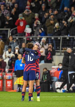 SAINT PAUL, MN - OCTOBER 26: United States forward Carli Lloyd (10) hugs United States forward Megan Rapinoe (15) before leaving the pitch for her final time as she retired after a friendly soccer match between Korea Republic and the United States on Oct 26, 2021 at Allianz Field in Saint Paul, MN. (Photo by Nick Wosika Icon Sportswire) SOCCER: OCT 26 Women s - USA v Korea Icon2021102643