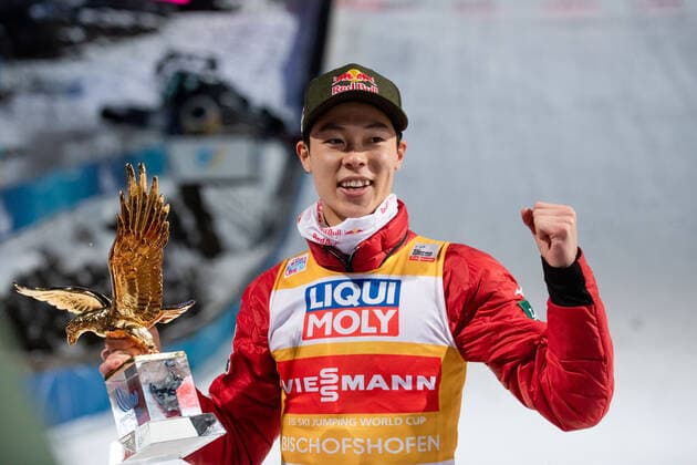 Bilder des Jahres 2022, Sport 01 Januar Sport Themen der Woche KW01 Sport Bilder des Tages Ryoyu Kobayashi (Japan) jubelt ueber den Gesamtsieg bei der Tournee, AUT, Skispringen Vierschanzentournee, Dreikoenigsspringen Bischofshofen, 06.01.2022, Saison 2021 2022 AUT, Skispringen Vierschanzentournee, Dreikoenigsspringen Bischofshofen, 06.01.2022, Saison 2021 2022 Copyright: xEibner Memmlerx EP_MMR