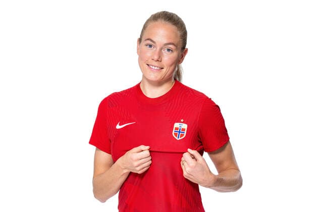 220407 Guro Bergsvand of the Norwegian women?s national football team poses for a portrait on April 4, 2022 in Oslo. Photo: Vegard Grott BILDBYRAN kod VG VG0262 bbeng fotball fotboll football norge norway a kvinner portrett porträtt portraits dam Copyright: VEGARDxGRoTT BB220407VG290