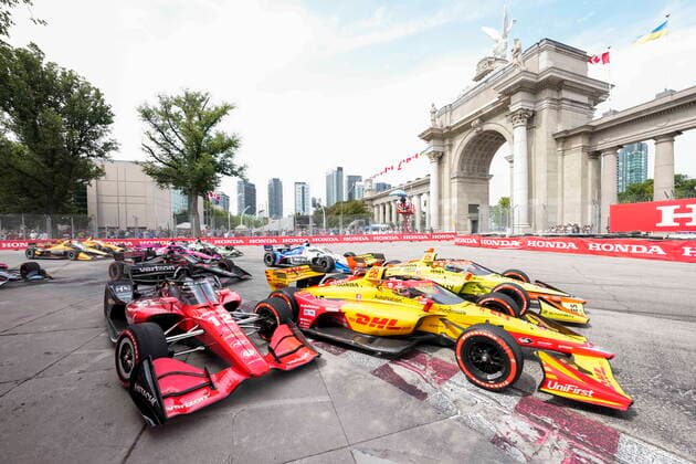 Bilder des Jahres 2022, Sport 07 Juli Sport Bilder des Tages July 17, 2022, Toronto, on, CANADA: Will Power of Australia, left to right, Romain Grosjean of Switzerland and Devlin DeFrancesco of Canada drive during the 2022 Honda Indy Toronto, in Toronto, Sunday, July 17, 2022. Canada News - July 17, 2022 - ZUMAc35_ 20220717_zaf_c35_064 Copyright: xAndrewxLahodynskyjx