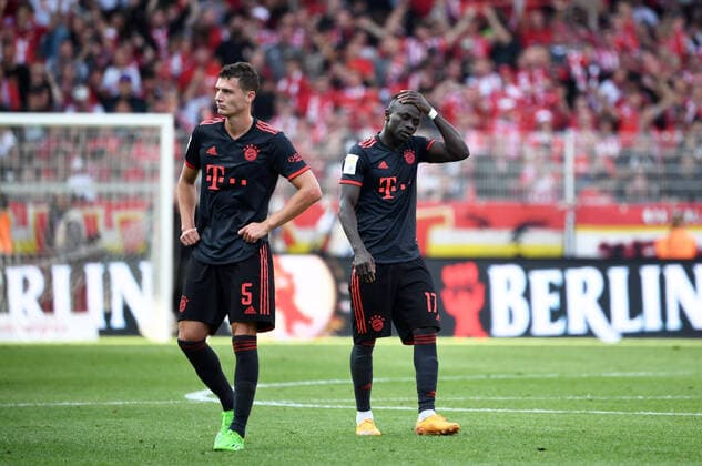 Bilder des Jahres 2022, Sport 09 September Sport Themen der Woche KW35 Fussball, Herren, Saison 2022 2023, 1. Bundesliga (5. Spieltag), 1. FC Union Berlin - FC Bayern München, v. l. Benjamin Pavard (FC Bayern München), Sadio Mane (FC Bayern München), Enttäuschung nach Abpfiff, 03.09. 2022, Copyright: xSebastianxRäppold MatthiasxKochx