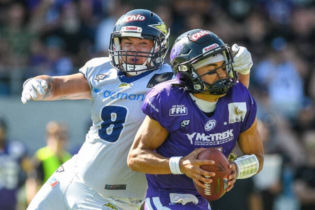 Bilder des Jahres 2022, Sport 09 September Sport Themen der Woche KW35 Sport Bilder des Tages Idriss Ramky (Stuttgart Surge 8), Jakeb Sullivan (Frankfurt Galaxy, 07), Sack Frankfurt Galaxy vs. Stuttgart Surge, American Football, European League of Football, Spieltag 14, 2022, 04.09.2022, Frankfurt Galaxy vs. Stuttgart Surge, American Football, European League of Football, Spieltag 14, 2022, 04.09.2022 Frankfurt am Main Copyright: xEibner-Pressefotox EP_FSU