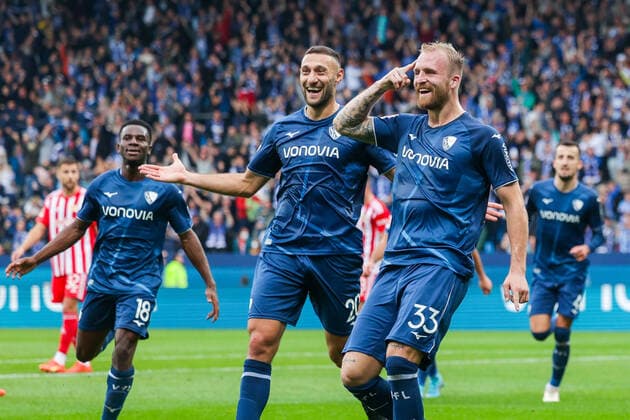 Bilder des Jahres, Sport 10 Oktober Sport Themen der Woche KW42 Sport Bilder des Tages 23.10.2022, Fussball, Saison 2022 2023, 1. Bundesliga, 11. Spieltag, VfL Bochum 1848 - 1. FC Union Berlin, v. l. Jordi Osei-Tutu (VfL Bochum 1848), Ivan Ordets (VfL Bochum 1848), Philipp Hofmann (VfL Bochum 1848) bejubeln das Tor zum 1:0, Foto: Dennis Ewert RHR-FOTO xRHR-FOTO DEx
