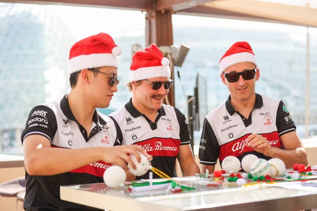 Bilder des Jahres, Sport 11 November Sport Themen der Woche KW46 Sport Bilder des Tages ZHOU Guanyu (chi), Alfa Romeo F1 Team ORLEN C42, BOTTAS Valtteri (fin), Alfa Romeo F1 Team ORLEN C42, KUBICA Robert (pol), Alfa Romeo F1 Team ORLEN C42, portrait during the Formula 1 Etihad Airways Abu Dhabi Grand Prix 2022, 22nd round of the 2022 FIA Formula One World Championship, WM, Weltmeisterschaft from November 18 to 20, 2022 on the Yas Marina Circuit, in Yas Island, Abu Dhabi - F1 - ABU DHABI GRAND PRIX 2022 DPPI Panoramic 00122049_AV6_5079