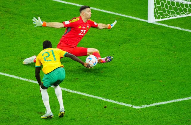 Mandatory Credit: Photo by Javier Garcia Shutterstock (13645322cz) Goalkeeper Emiliano Martinez of Argentina saves from Garang Kuol of Australia late in the game Argentina v Australia, FIFA World Cup, WM, Weltmeisterschaft, Fussball 2022, Round of 16, Football, Ahmad Bin Ali Stadium, Ar-Rayyan, Qatar - 03 Dec 2022 Editorial Use Only Argentina v Australia, FIFA World Cup 2022, Round of 16, Football, Ahmad Bin Ali Stadium, Ar-Rayyan, Qatar - 03 Dec 2022 Editorial Use Only Copyright: xJavierxGarcia Shutterstockx 13645322cz