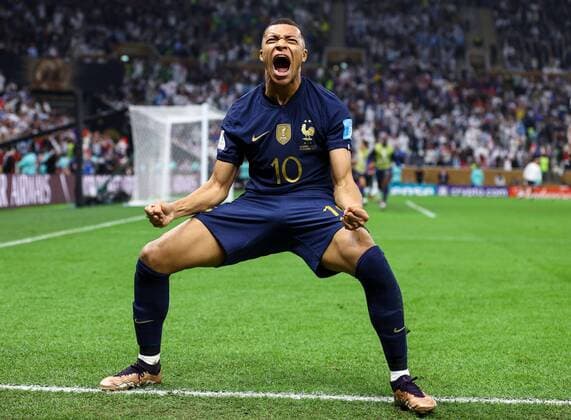 IMAGO Iconic Moments, Fußball IMAGO Iconic Moments, Fußball Bilder des Jahres 2022, Sport 12 Dezember Sport Themen der Woche KW50 Sport Bilder des Tages Mandatory Credit: Photo by Kieran McManus Shutterstock (13670809dv) Kylian Mbappe of France scores and celebrates 2-2 Argentina v France, FIFA World Cup, WM, Weltmeisterschaft, Fussball 2022, Final, Football, Lusail Stadium, Al Daayen, Qatar - 18 Dec 2022 Editorial Use Only Argentina v France, FIFA World Cup 2022, Final, Football, Lusail Stadium, Al Daayen, Qatar - 18 Dec 2022 Editorial Use Only Copyright: xKieranxMcManus Shutterstockx 13670809dv