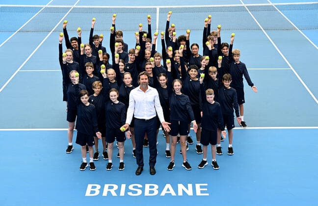 Bilder des Jahres 2022, Sport 12 Dezember Sport Themen der Woche KW51 Sport Bilder des Tages TENNIS PAT RAFTER UNITED CUP PREVIEW, Australian former world No. 1 tennis player Pat Rafter (centre) is seen with ballkids during a media event, ahead of the inaugural United Cup, at the Queensland Tennis Centre in Brisbane, Monday, December 19, 2022. The United Cup group stage in Brisbane will run from Thursday 29th December to Wednesday 4th January and will feature six teams Poland, Switzerland, Kazakhstan, Italy, Norway and Brazil. ( NO ARCHIVING, EDITORIAL USE ONLY, NO USE IN BOOKS WITHOUT CONSENT BRISBANE QUEENSLAND AUSTRALIA Copyright: xDARRENxENGLANDx 20221219001744153859