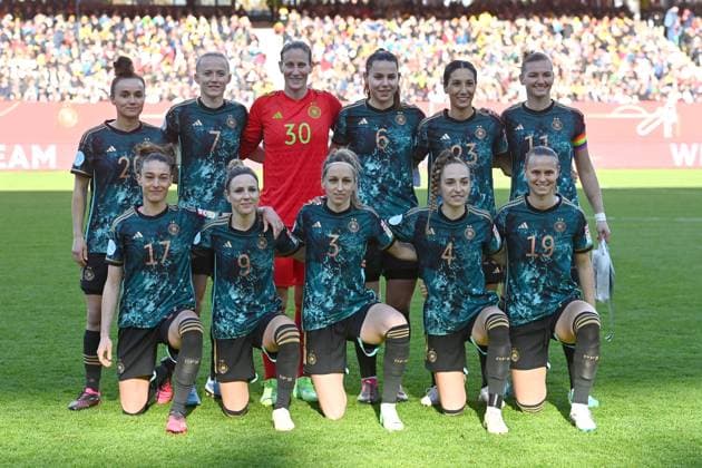 Teamfoto,Team,Mannschaft,Mannschaftsfoto, hi.v.li:Lina MAGULL (GER),Lea SCHUELLER (GER),Torfrau Ann-Katrin BERGER (GER),Lena Sophie OBERDORF (GER),Sara DOORSOUN (GER),Alexandra POPP (GER), vorne v.li.Felicitas RAUCH (GER),Svenja HUTH (GER),Sophia KLEINHERNE (GER),Klara BUEHL (GER), Fussball Laenderspiel Frauen Deutschland (GER) - Brasilien (BRA) 1-2 am 11.04.2023,Max Morlock Stadion in Nuernberg.