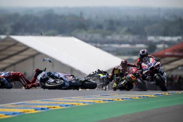 Bilder des Jahres 2023, Sport 05 Mai Sport Themen der Woche KW19 accident, crash 10 MARINI Luca (ita), Mooney VR46 Racing Team, Ducati Desmosedici GP22, action 73 MARQUEZ Alex (spa), Gresini Racing MotoGP, Ducati Desmosedici GP22, action during the 2023 MotoGP Shark Grand Prix de France on the Circuit Bugatti from May 12 to 14, in Le Mans, France - MOTO - MOTO GP - FRENCH GRAND PRIX 2023 DPPI Panoramic _GG13865
