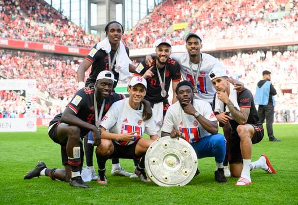 Bilder des Jahres 2023, Sport 05 Mai Sport Themen der Woche KW21 hinten v.l. Mathys TEL (M), Noussair MAZRAOUI (M), Ryan GRAVENBERCH (M), vorne v.l. Dayot UPAMECANO (M), Jamal MUSIALA (M), Alphonso DAVIES (M), Joao CANCELO (M) posieren mit der Meisterschale, Fussball 1. Bundesliga, 34.Spieltag, 1. FC Koeln (K) - FC Bayern Muenchen (M) 1:2, am 27.05.2023 in Koeln Deutschland. DFL regulations prohibit any use of photographs as image sequences and or quasi-video Â