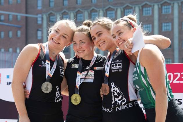 Bilder des Jahres 2023, Sport 07 Juli Sport Themen der Woche KW27 von links: Annika LOSKE (KC Potsdam), 2. Platz, Silbermedaille, Lisa JAHN (KC Berlion), Siegerin, Goldmedaille, Ophelia PRELLER (KC Potsdam), 3. Platz, Bronzemedaille, Sophie KOCH (Rheinbrueder Karlsruhe), 4. Platz, Siegerehrung Finale Kanu C1 der Damen, Frauen, Kanu Parallelsprint, Kanuwettbewerbe am 09.07.2023 in Duisburg Deutschland. Die Finals 2023 Rhein-Ruhr vom 06.07 - 09.07.2023 Â