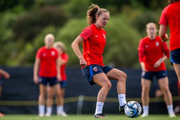 230719 Marit Bratberg Lund of the Norwegian women?s national football team during a training session ahead of the FIFA Women s World Cup on July 19, 2023 in Auckland. Photo: Vegard Grott BILDBYRAN kod VG VG0484 bbeng fotball fotboll football norge norway a kvinner dam fotbolls-vm fotball vm kvinner världsmästerskap vm fifa womens world cup träning practice training day -1 Copyright: VEGARDxGRoTT BB230719VG009