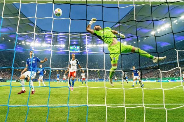 Bilder des Jahres 2023, Sport 07 Juli Sport Themen der Woche KW30 Torchance Hamburger SV Hamburger SV vs. FC Schalke 04, Fussball, 2. Bundesliga, Spieltag 1, Saison 2023 2024, 28.07.2023 Hamburger SV vs. FC Schalke 04, Fussball, 2. Bundesliga, Spieltag 1, Saison 2023 2024, 28.07.2023 Hamburg Copyright: xEibner-Pressefoto MarcelxvonxFehrnx EP_EER