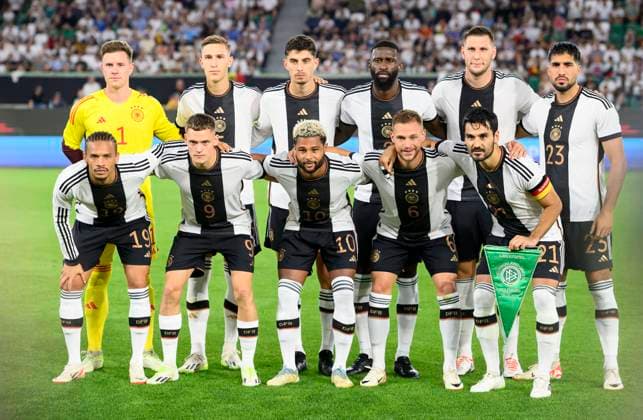 Team GER, hinten v.l. Torwart Marc-Andre TER STEGEN (GER), Nico SCHLOTTERBECK (GER), Kai HAVERTZ (GER), Antonio RUEDIGER (Rüdiger) (GER), Niklas SUELE (Süle) (GER), Emre CAN (GER), vorne v.l. Leroy SANE (GER), Florian WIRTZ (GER), Serge GNABRY (GER), Joshua KIMMICH (GER), lkay GUENDOGAN (Gündogan) (GER) Fussball Freundschaftsspiel, Deutschland (GER) - Japan (JPN) 1:4, am 09.09.2023 in Wolfsburg Deutschland. Â