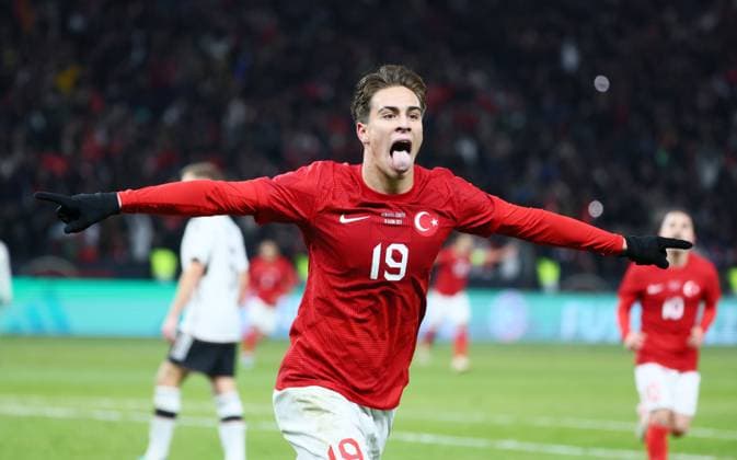 Bilder des Jahres 2023, Sport 11 November Sport Themen der Woche KW46 Sport Bilder des Tages Deutschland - Tuerkei 18.11.2023 Berlin, 18.11.2023, Fussball, Olympiastadion, Länderspiel , Deutschland GER vs. Türkei TUR , Im Bild; Tor für die Türkei. Kenan Yildiz (19, TUR) trifft zum 1:2 und jubelt. , Nur zur redaktionellen Nutzung! . , Gemäß den Vorgaben der DFB Deutscher Fussballbund ist es untersagt, in dem Stadion und oder vom Spiel angefertigte Fotoaufnahmen in Form von Sequenzbildern und oder videoähnlichen Fotostrecken zu verwerten bzw. verwerten zu lassen. ,