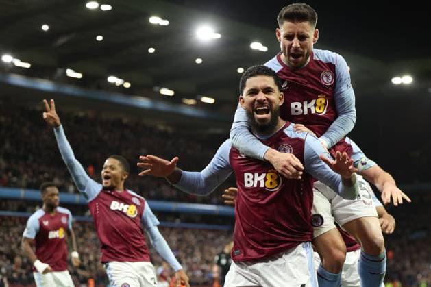 Bilder des Jahres 2023, Sport 12 Dezember Sport Themen der Woche KW52 Sport Bilder des Tages Douglas Luiz of Aston Villa celebrates a goal 3-2. Aston Villa v Burnley, Premier League, Football, Villa Park, Birmingham, UK - 30 Dec 2023 EDITORIAL USE ONLY No use with unauthorised audio, video, data, fixture lists, club league logos or live services. Online in-match use limited to 120 images, no video emulation. No use in betting, games or single club league player publications. Copyright: xRyanxBrowne Shutterstockx 14277874es