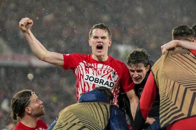 Bilder des Jahres 2024, Sport 02 Feburar Sport Themen der Woche KW08 Sport Bilder des Tages Torjubel SC Freiburg beim 2:2 durch Roland Sallai (SC Freiburg, 22) , Fussball, UEFA Europa League, Play-off 2. Spiel, 2023 2024, SC Freiburg vs. RC Lens, 22.02.2024, Europa-Park Stadion , Freiburg im Breisgau, Deutschland Freiburg im Breisgau Europa-Park Stadion Baden-Wuerttemberg Deutschland Copyright: xArnexAmbergx