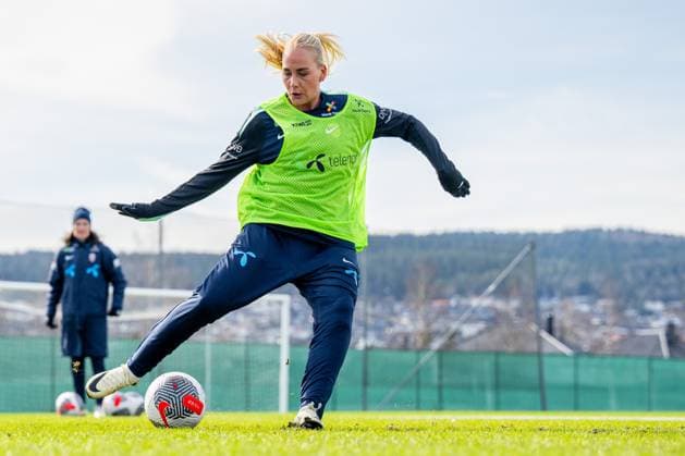 240403 Cathinka Tandberg of the Norwegian women s national football team during a training session on April 3, 2024 in Lillestrom. Photo: Vegard Grott BILDBYRAN kod VG VG0591 bbeng fotboll football soccer fotball norge norway women dam UEFA EURO, EM, Europameisterschaft,Fussball Qualifier, EM, Europameisterschaft em-kvalifisering kvinner em-kvalik em-kval träning practice training trening Copyright: VEGARDxGRoTT BB240403VG028