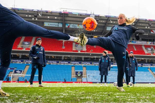 240404 Cathinka Tandberg of the Norwegian women s national football team during a training session on April 4, 2024 in Oslo. Photo: Vegard Grott BILDBYRAN kod VG VG0594 bbeng fotboll football soccer fotball norge norway women dam UEFA EURO, EM, Europameisterschaft,Fussball Qualifier, EM, Europameisterschaft em-kvalifisering kvinner em-kvalik em-kval träning practice training trening Copyright: VEGARDxGRoTT BB240404VG031