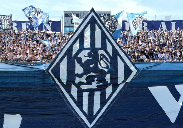 München, Deutschland 06. April 2024: Fussball, Herren, 3.Liga, Saison 2023 2024, TSV 1860 München - FC Viktoria Köln, Grünwalder Stadion Eine Choreo, Choreografie, Logo, Wappen, Fan, Fans, Stimmung, Fahne, Fahnen in der Westkurve, TSV 1860 München Fans DFB regulations prohibit any use of photographs as image sequences and or quasi-video