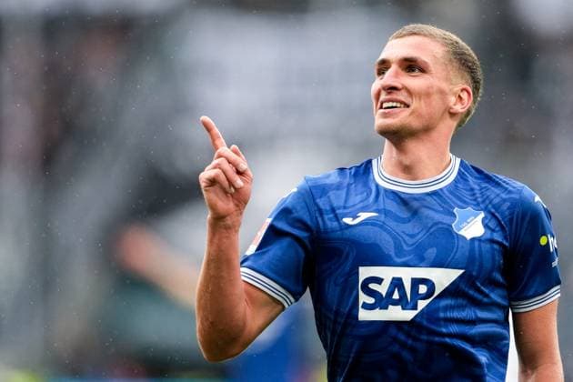 Torschütze Grischa Prömel (Hoffenheim, 6), Spieler der TSG 1899 Hoffenheim, jubelt über das Tor zum 2:1, Jubel, jubeln, Torjubel, Torerfolg, celebrate the goal, goal, celebration, Jubel ueber das Tor, optimistisch, Spielszene, Highlight, Einzelbild, Action, Aktion, 20.04.2024, Sinsheim (Deutschland), Fussball, Bundesliga, TSG 1899 Hoffenheim - Borussia Mönchengladbach, DFB DFL REGULATIONS PROHIBIT ANY USE OF PHOTOGRAPHS AS IMAGE SEQUENCES AND OR QUASI-VIDEO.