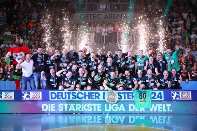 Bilder des Jahres 2024, Sport 06 Juni Sport Themen der Woche KW22 Sport Bilder des Tages 02.06.2024, xtgx, Handball, Liqui Moly HBL, SC Magdeburg - HSG Wetzlar emspor v.l. SC Magdeburg Siegerehrung, Ehrung, Pokal, Meisterschale, Schale, Jubel, deutscher Meister, Meisterschaft Magdeburg