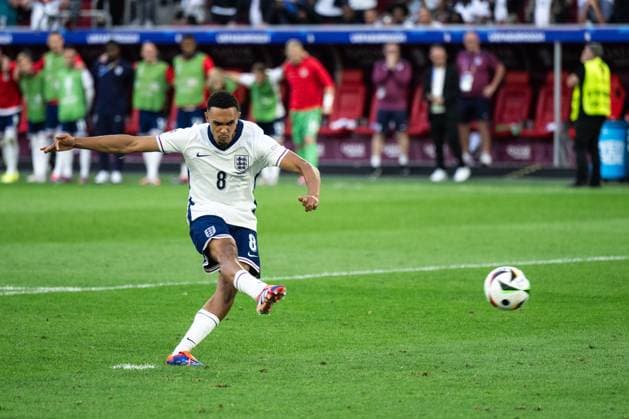 240706 Trent Alexander-Arnold of England during the UEFA EURO, EM, Europameisterschaft,Fussball 2024 Football Championship quarterfinal between England and Switzerland on July 6, 2024 in Düsseldorf. Photo: Mathias Bergeld BILDBYRAN kod MB MB0943 fotboll football soccer fotball fotbolls-em europamästerskap em uefa euro uefa european football championship euro 2024 kvartsfinal quarterfinal quarterfinals england schweiz switzerland bbeng Copyright: MATHIASxBERGELD BB240706MB119
