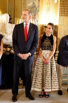 Spain s King Felipe VI (L) and Queen Letizia (R) attend a reception in honor of the Spanish Olympic team at the Spanish Embassy in Paris, France, 25 July 2024. Reception in honor of the Spanish Olympic team at the Spanish Embassy in Paris !ACHTUNG: NUR REDAKTIONELLE NUTZUNG! Copyright: xJUANJOxMARTINx(es-ES)x GRAF3123 20240725-55014241412_1