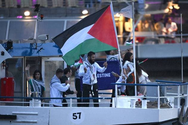 Bilder des Jahres 2024, Sport 07 Juli Sport Themen der Woche KW30 OLY24 OPENING CEREMONY, Palestine?s Olympic team during the Opening Ceremony of the 2024 Paris Olympic Games, Olympische Spiele, Olympia, OS in Paris, France, Friday, July 26, 2024. ( NO ARCHIVING, EDITORIAL USE ONLY, NO USE IN BOOKS WITHOUT CONSENT PARIS FRANCE Copyright: xDANxHIMBRECHTSx 20240727131466001713