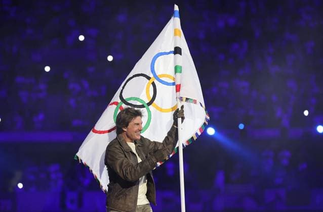 Bilder des Jahres 2024, Sport 08 August Sport Themen der Woche KW32 Sport Bilder des Tages (240811) -- PARIS, Aug. 11, 2024 -- Hollywood star Tom Cruise takes part in a section which sees the Olympic Flag transferred from Paris to the 2028 host city, Los Angeles, during the closing ceremony of the Paris 2024 Olympic Games, Olympische Spiele, Olympia, OS at the Stade de France in Paris, France, Aug. 11, 2024. ) (PARIS2024) FRANCE-PARIS-OLY-CLOSING CEREMONY CaoxCan