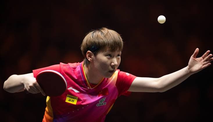 (241006) -- BEIJING, Oct. 6, 2024 -- Wang Manyu of China serves during the women s singles final match against Sun Yingsha of China at 2024 World Table tennis, Tischtennis (WTT) China Smash in Beijing, China, Oct. 6, 2024. ) (SP)CHINA-BEIJING-TABLE TENNIS-WTT-CHINA SMASH-WOMEN S SINGLES(CN) XiaoxYijiu