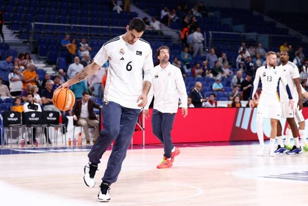 October 6, 2024, Madrid, Madrid, SPAIN: Alberto Abalde Diaz of Real Madrid warms up during the Spanish League, Liga ACB Endesa, basketball match played between Real Madrid and Casademont Zaragoza at WiZink Center on October 6, 2024 in Madrid, Spain. Madrid SPAIN - ZUMAa181 20241006_zaa_a181_033 Copyright: xDennisxAgyemanx