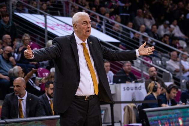 Basketball Champions League, Telekom Baskets Bonn vs. AEK Betsson BC, 15.10.2024 Dragan Sakola (Headcoach AEK Bettson Athen) ist ungehalten -- Basketball Champions League, Telekom Baskets Bonn vs. AEK Betsson BC, 15.10.2024, Telekom Dome, Bonn Copyright: xBEAUTIFULxSPORTS Derixx