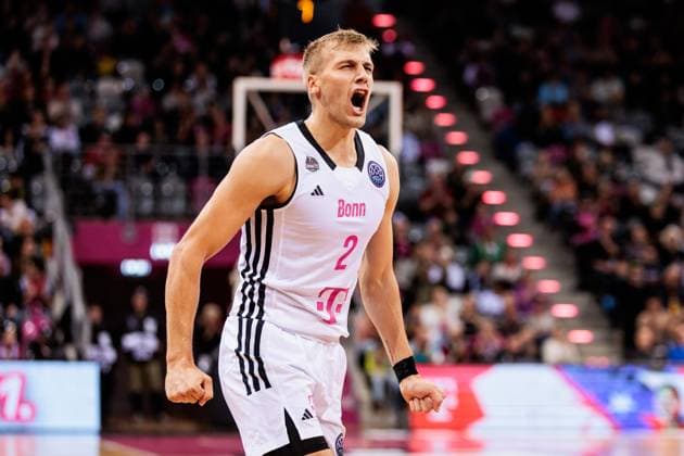 Basketball Champions League, Telekom Baskets Bonn vs. AEK Betsson BC, 15.10.2024 Sam Griesel (Telekom Baskets Bonn, 2) jubelt Basketball Champions League, Telekom Baskets Bonn vs. AEK Betsson BC, Bonn, Telekom Dome am 15.10.2024 Copyright: xBEAUTIFULxSPORTS Wunderlx
