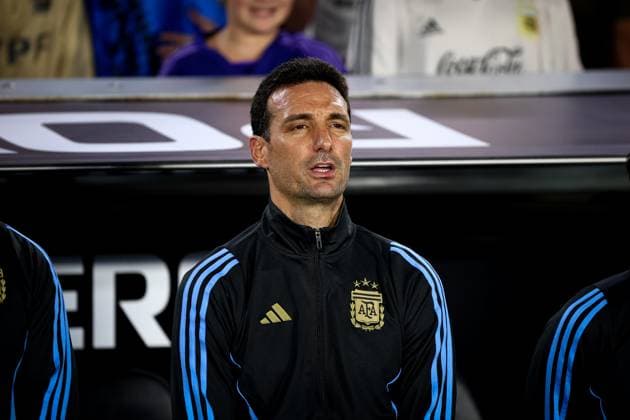 October 15, 2024, Buenos Aires, Buenos Aires, Argentina: Lionel Scaloni Head Coach of Argentina seen during the match between Argentina and Bolivia as part of FIFA World Cup, WM, Weltmeisterschaft, Fussball 2026 Qualifiers at Estadio Mas Monumental, on October 15 2024 in Buenos Aires, Argentina Buenos Aires Argentina - ZUMAt163 20241015_zsp_t163_007 Copyright: xRobertoxTuerox